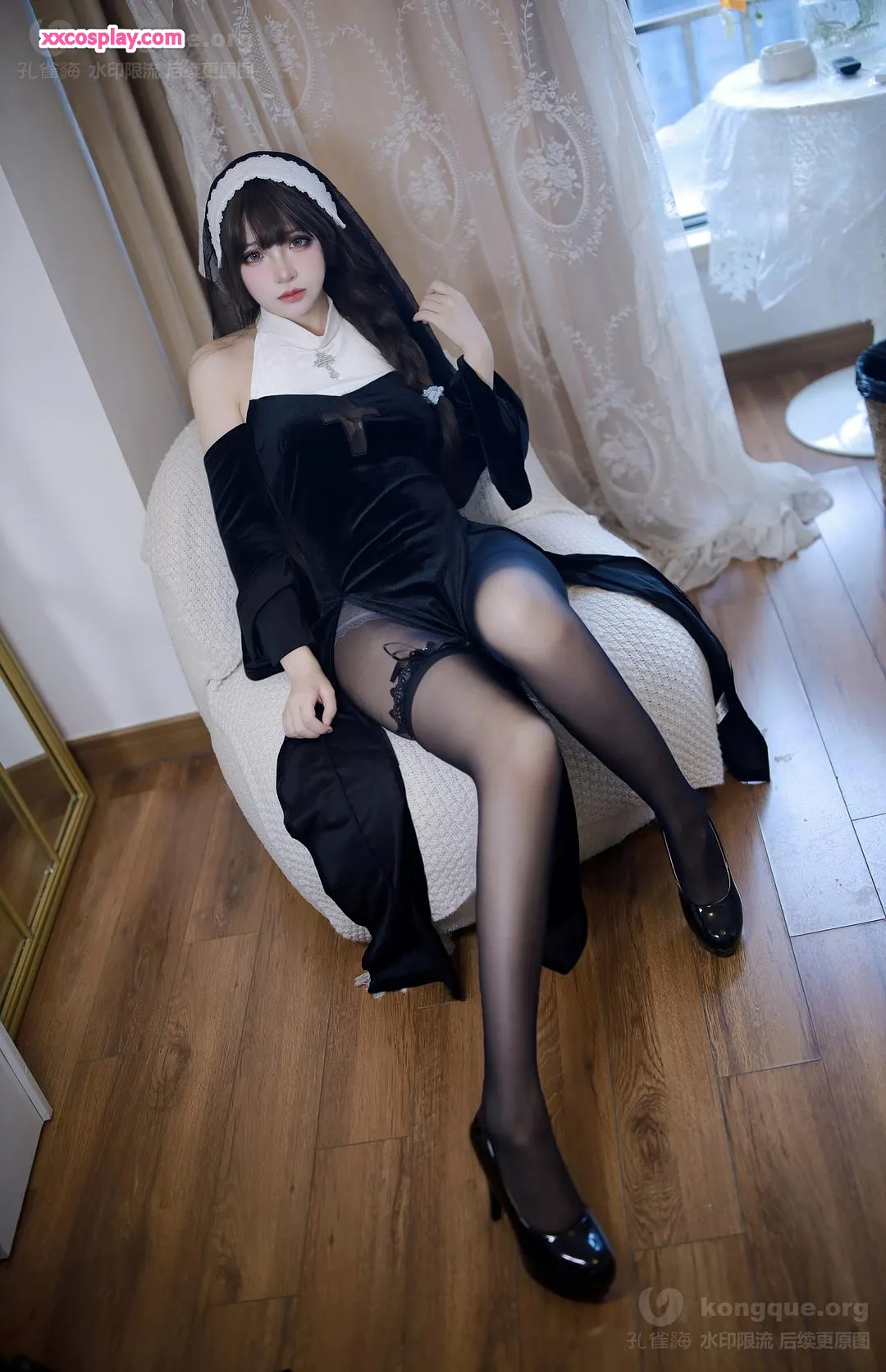 Fengmao SS – Seductive Nun Cosplay